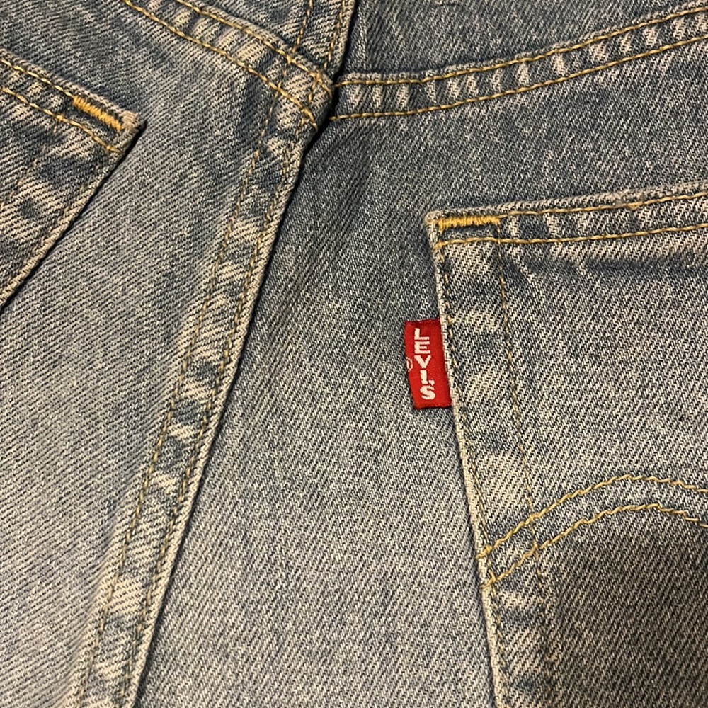 Levi’s Ribcage Shorts - Picture 3 of 6